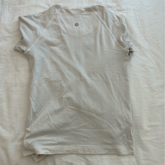 Lululemon Swiftly Tech Long Sleeve Race Length in White, size 4 - Picture 3 of 5